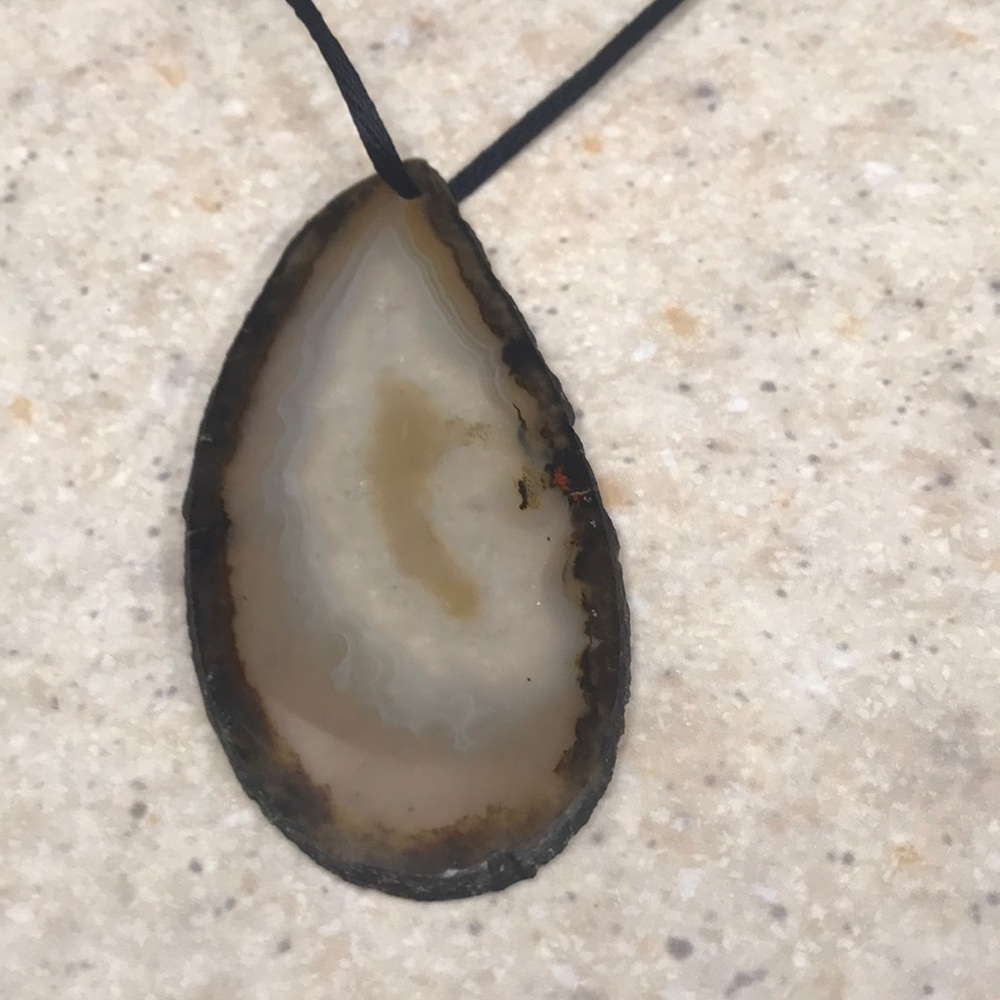 Glass pendant necklace and ribbon